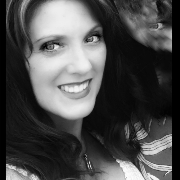 Meet your Posher, Rebecca - Picture 5 of 6